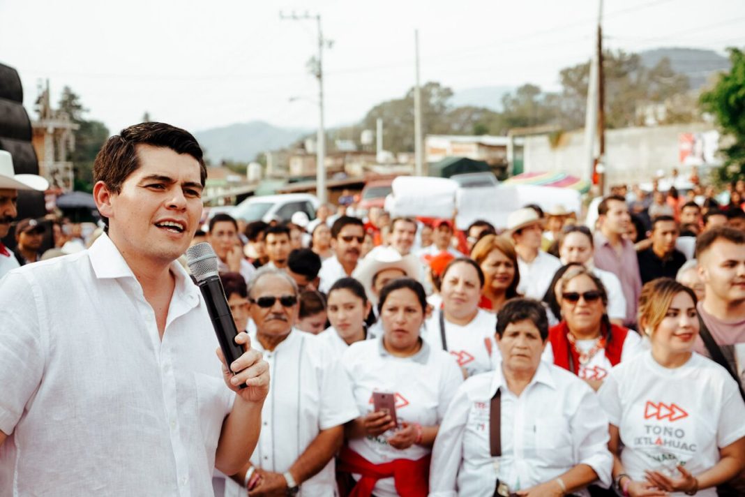 Toño Ixtláhuac visita su tierra natal Zitácuaro