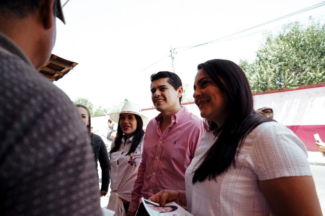 Toño Ixtlahuac en campaña de la mano con ciudadanos