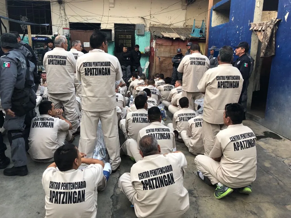 Trasladan presos al nuevo Centro Penitenciario de Apatzingán