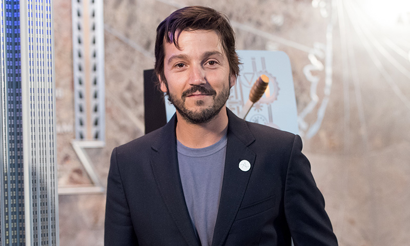 Diego Luna pide a mexicanos informarse ante elecciones