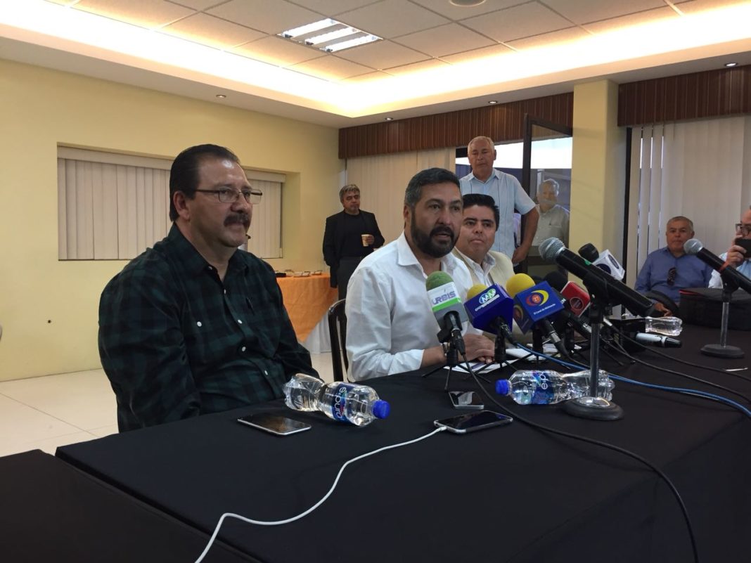 Víctor Báez busca reelección con Morena y PT; renuncia al PRD