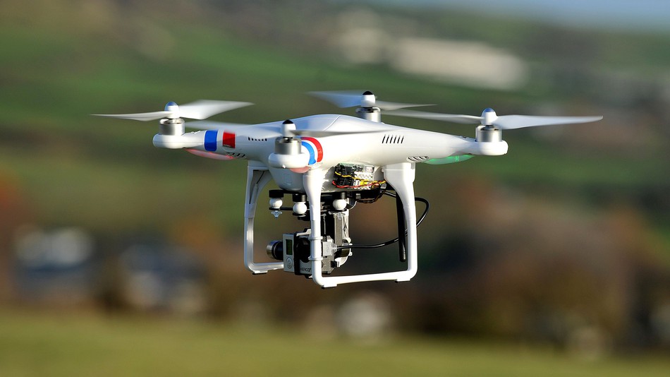 Usan drones para contrabandear iPhones