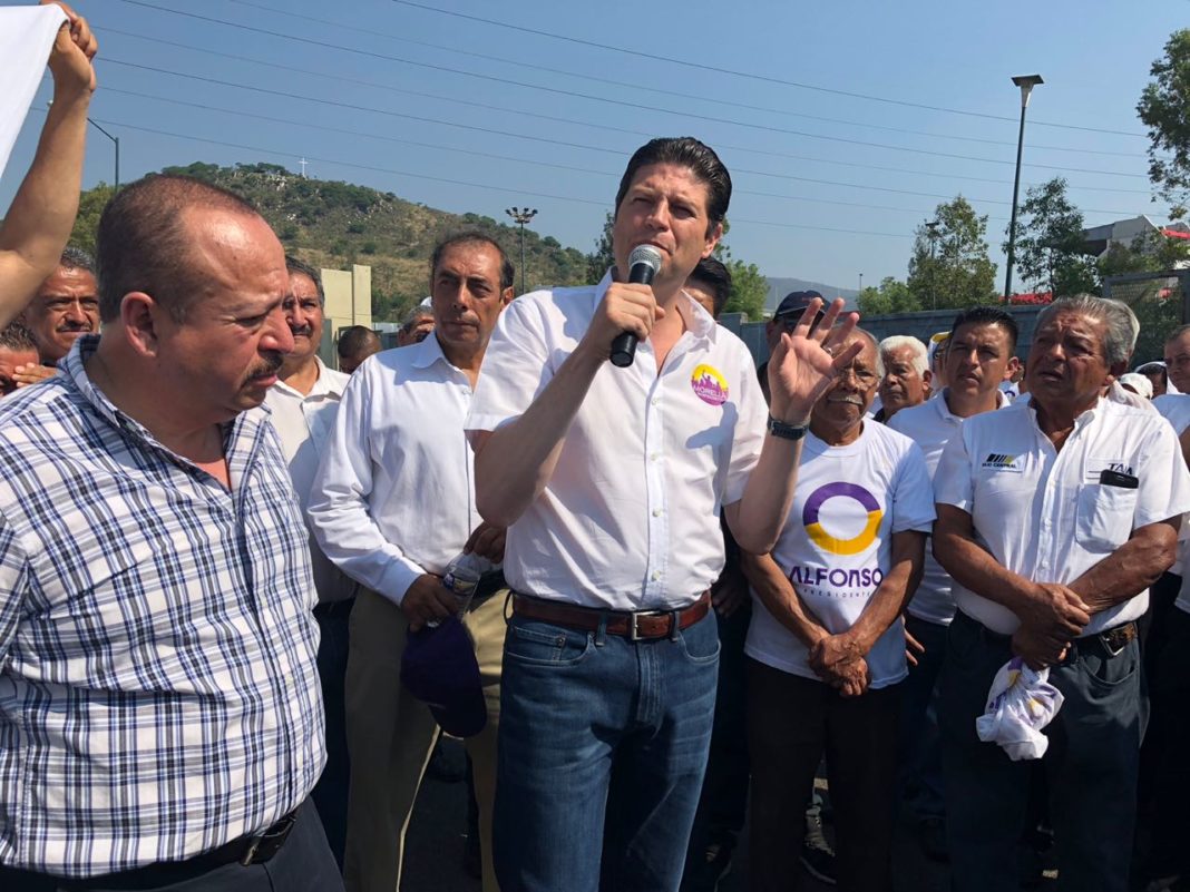 Ante taxistas, compromete Alfonso mejores vialidades