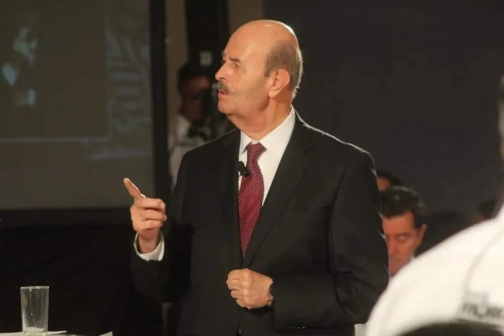 El ex gobernador de Michoacán, y candidato a la alcaldía de Morelia por el PES, Fausto Vallejo Figueroa 
