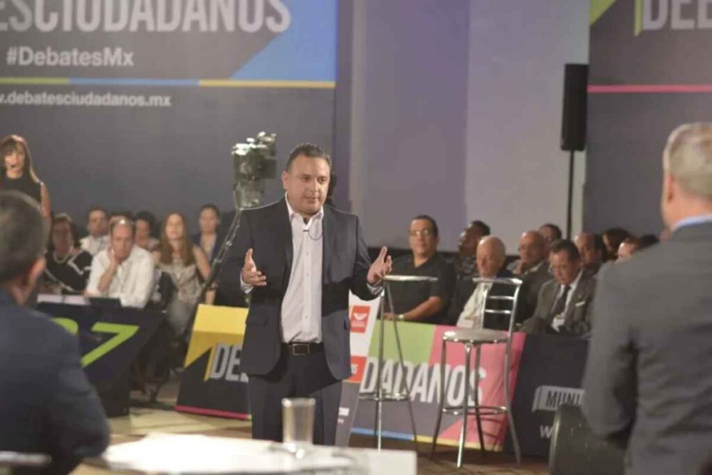 Los dimes y diretes entre Alfonso Martínez y Carlos Quintana se llevaron el debate por la Alcaldía de Morelia, con reproches, acusaciones y pocas propuestas de fondo para la ciudadanía 6