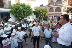 Recorrió Constantino Ortiz la colonia Ricardo Flores Magón