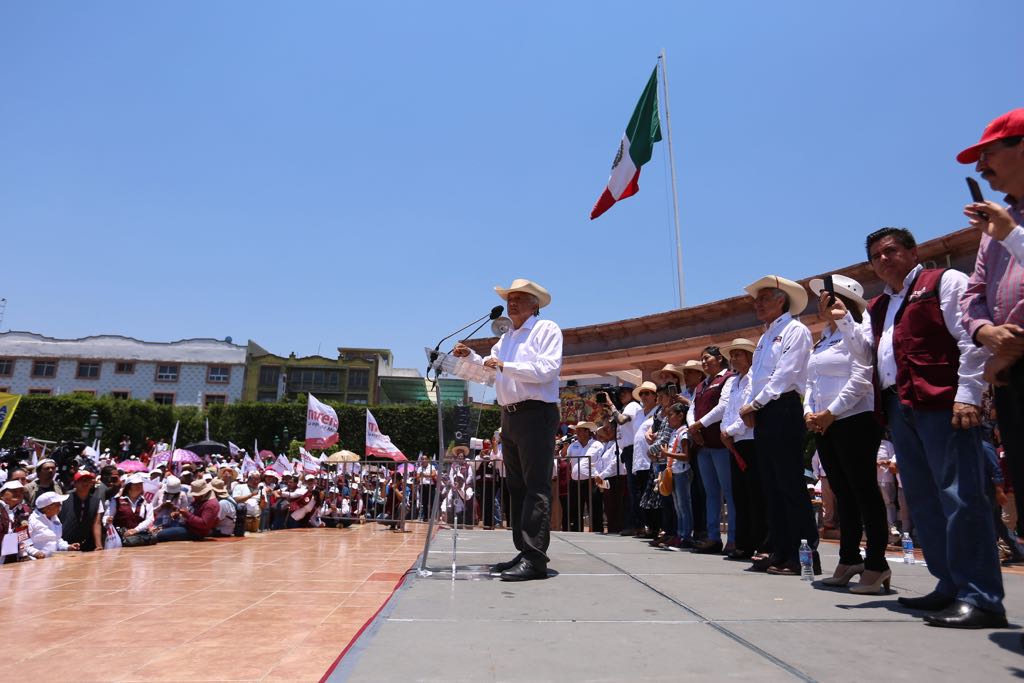 AMLO llama a militantes de otros partidos a sumarse a Morena