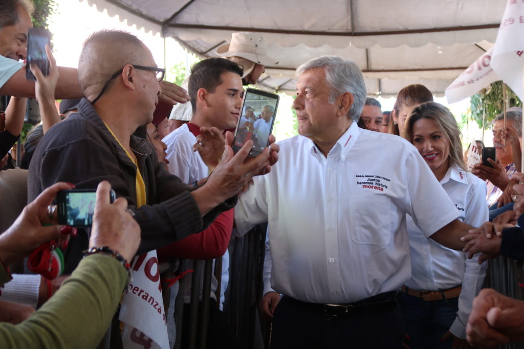 Gobernadores deben hacer compromiso de respetar el voto: AMLO