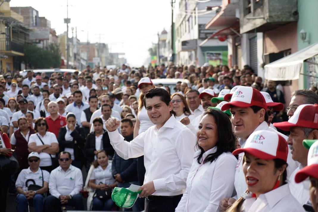 Toño se reúne con dirigentes e integrantes de la FSTSE