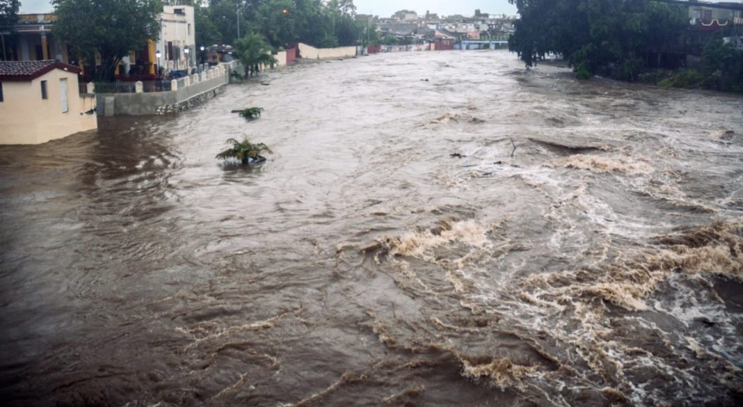 Mueren al menos 4 personas por tormenta en Cuba