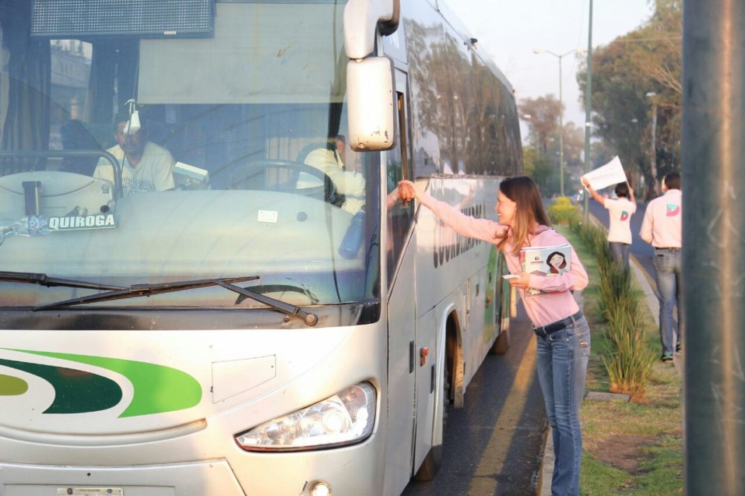 Continúa Daniela de los Santos con su acercamiento con la población