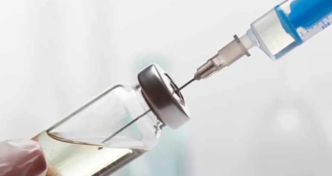 Iniciará Moderna última etapa de ensayo de su vacuna contra Covid-19