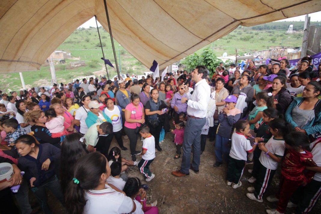 Ratifican apoyo a Alfonso Martínez habitantes de La Quebrada