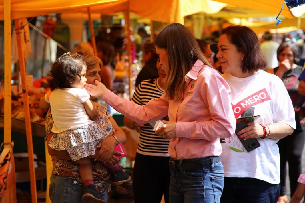 Daniela de los Santos visita a tenderos de Xangari