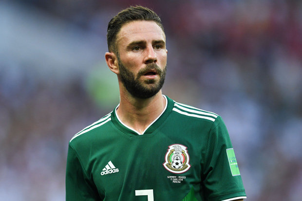 Miguel Layún es buscado por Atlético de Madrid y Arsenal