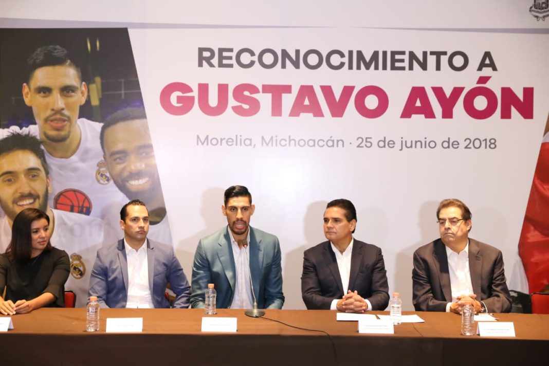 Se suma basquetbolista Gustavo Ayón a reconstrucción del tejido social en Michoacán