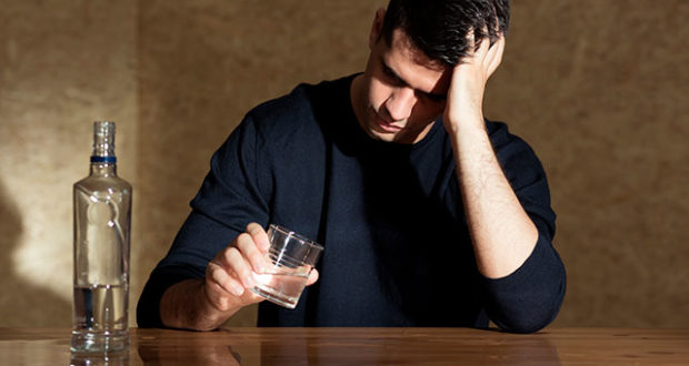 Alcoholismo crónico aumenta riesgo de demencia