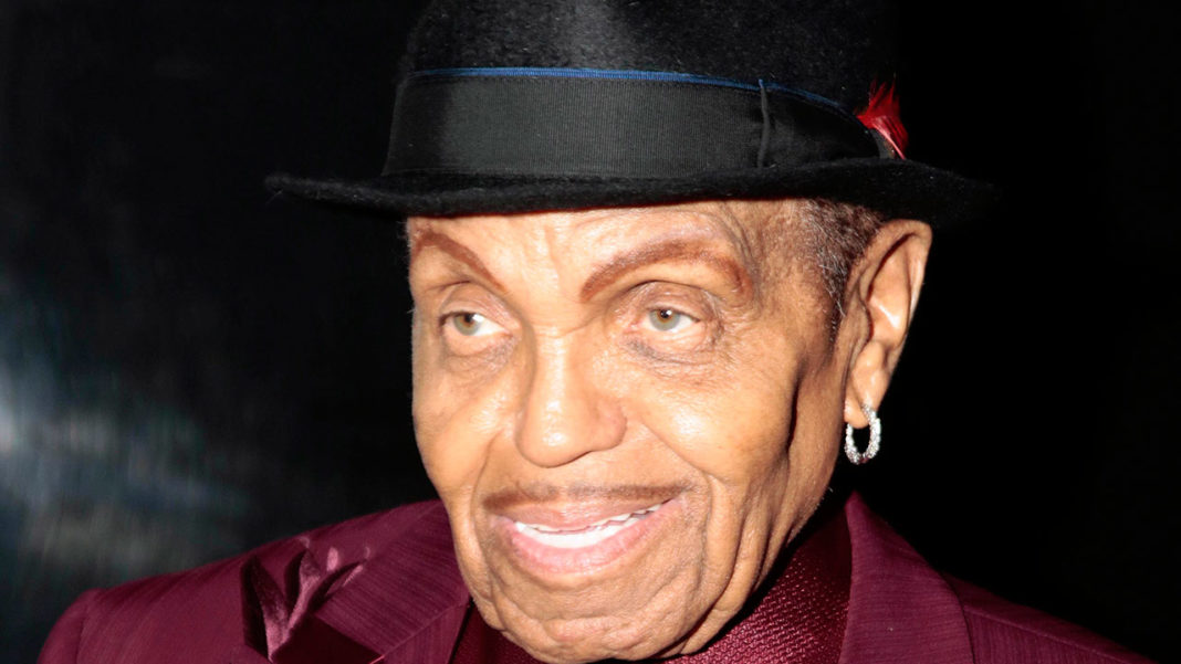 Joe Jackson fue sepultado este lunes