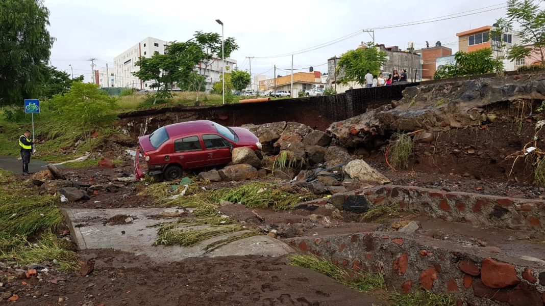 Constructora Hogares Deesa amenaza a habitantes de colonia afectada por lluvias