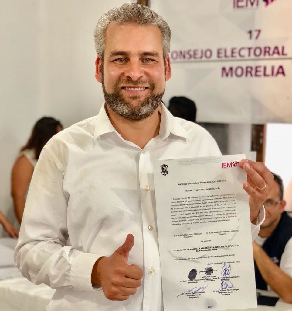 Recibe Alfredo Ramírez constancia de mayoría como diputado local
