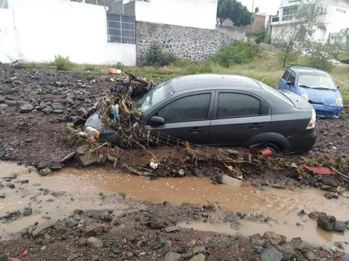 Reportan pérdidas materiales tras lluvia de ayer en colonias del cerro del Quinceo