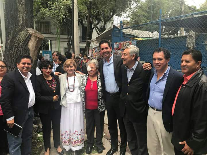 Iván Pérez Negrón Ruiz en reunión de AMLO con legisladores electos