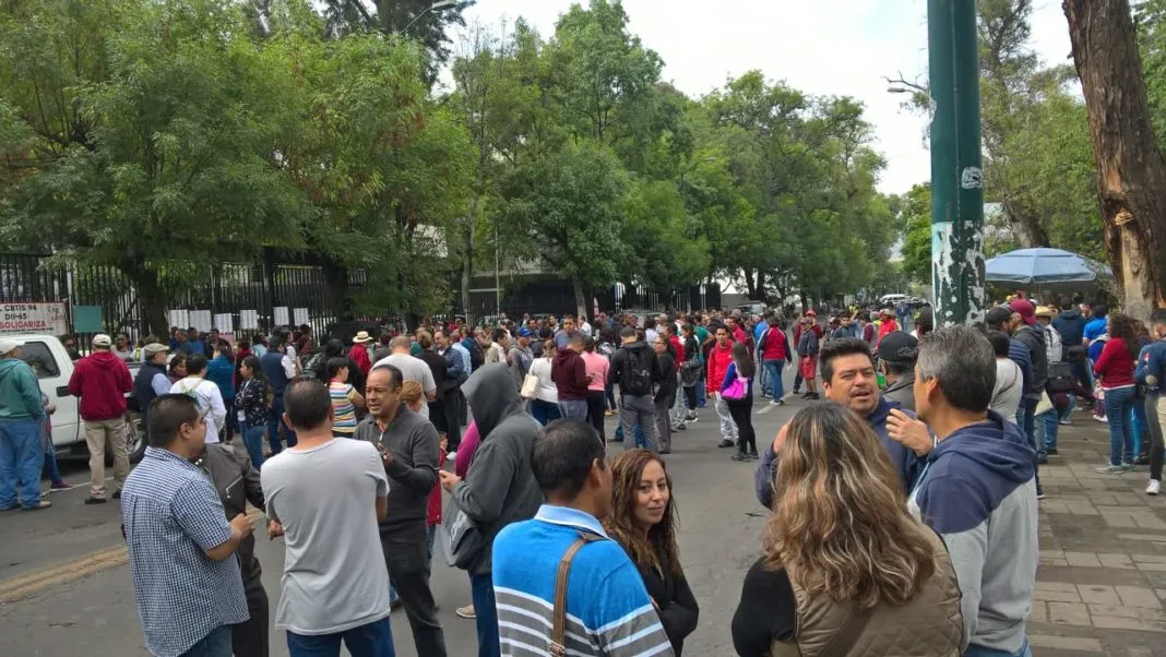 CNTE bloquea Ventura Puente; exigen pagos atrasados