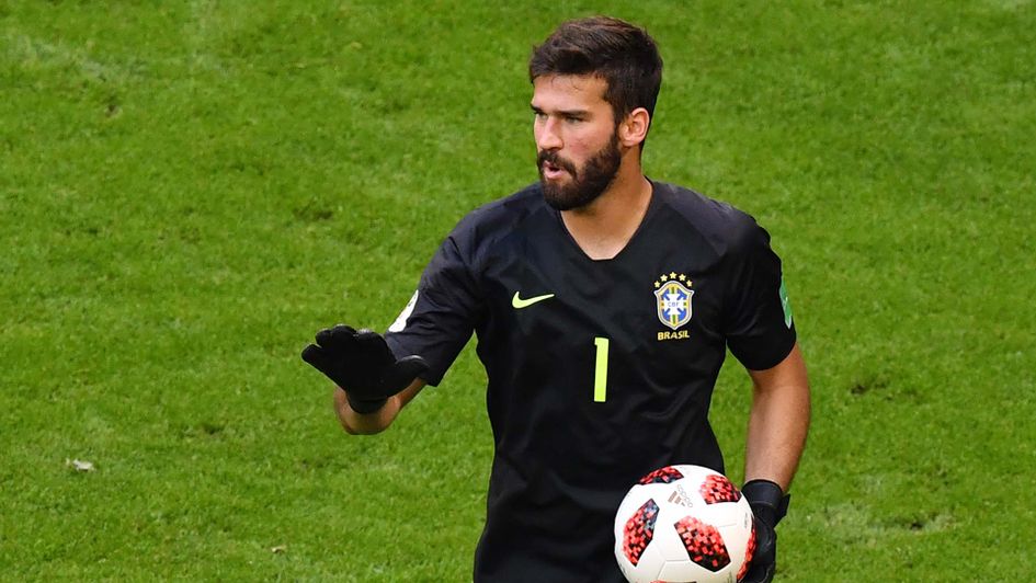 El portero brasileño Alisson es el más caro de la historia