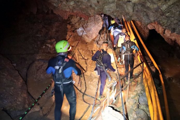 Incrementa número de rescatados en cueva de Tailandia