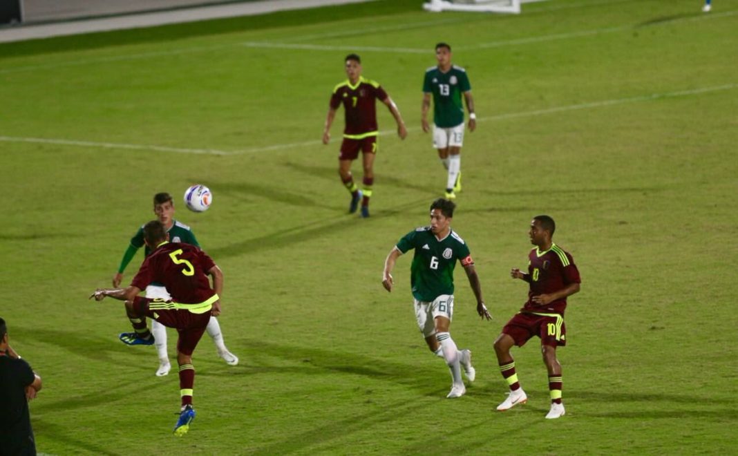 México en futbol varonil debuta con derrota en JCC