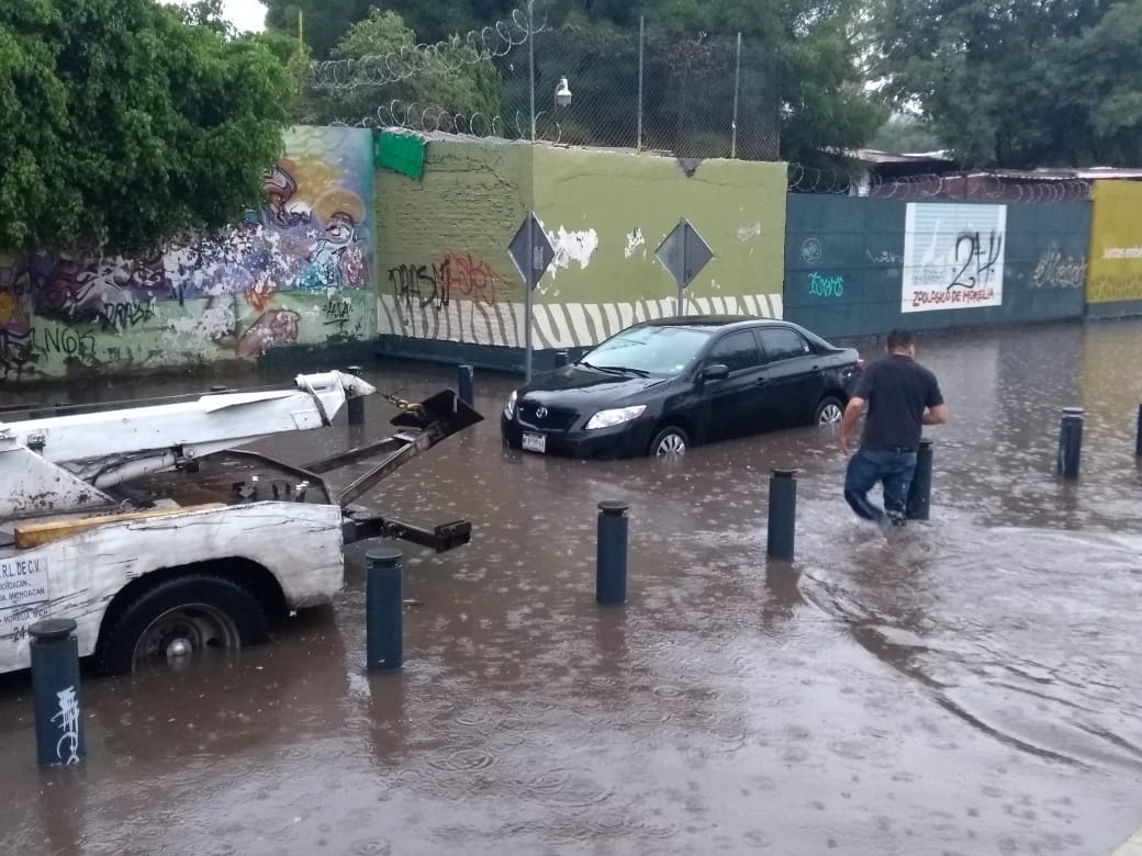 Por inundaciones, bolqueafas avenidas de Morelia