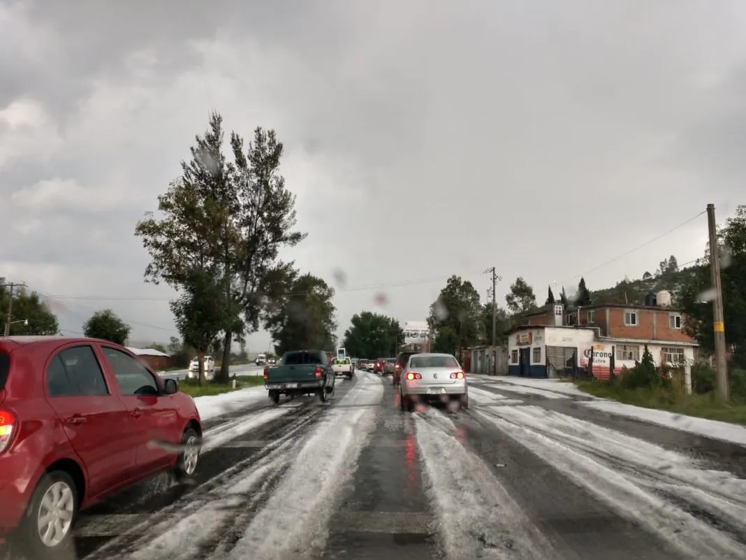 Se reporta fuerte granizada en carretera Morelia-Pátzcuaro