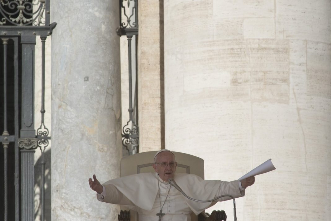 Descartan participación del Papa en foros de AMLO