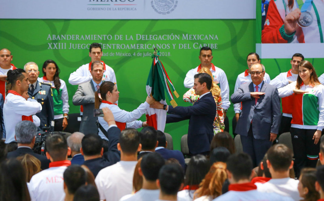 Peña Nieto abanderó a la delegación mexicana para los JCC 2018