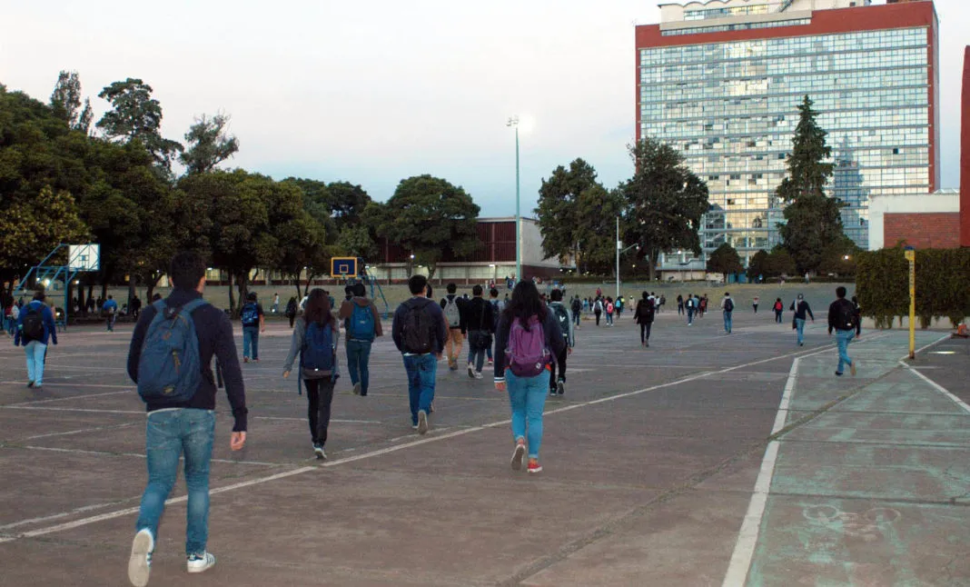 Al menos 14 escuelas de la UNAM retoman clases