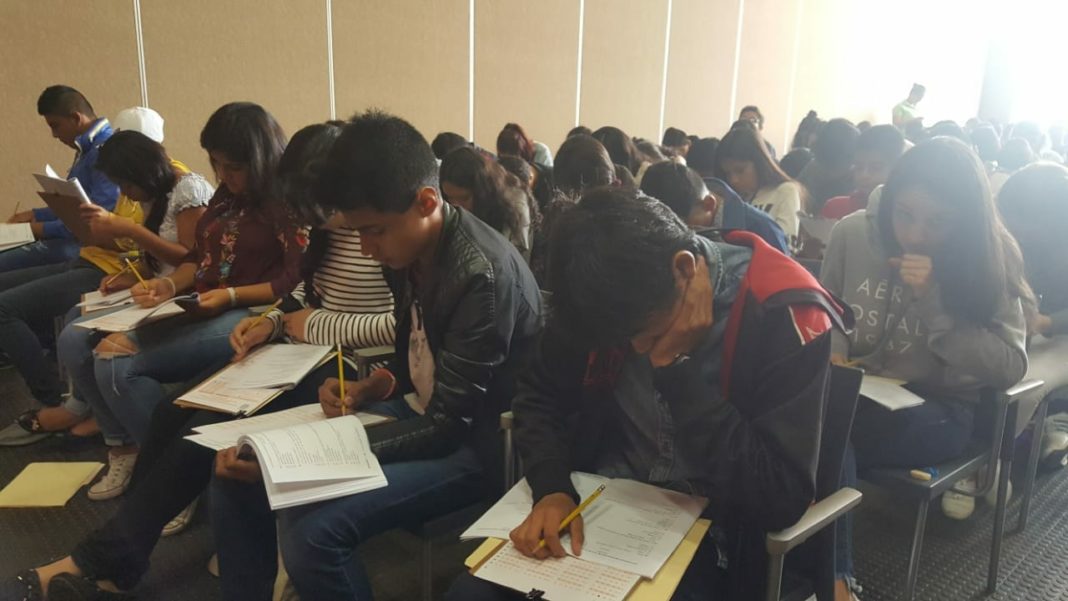 350 jóvenes realizaron su examen para su ingreso al bachillerato nicolaita