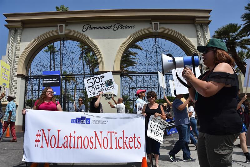 Exigen más participación de latinos en Paramount Pictures