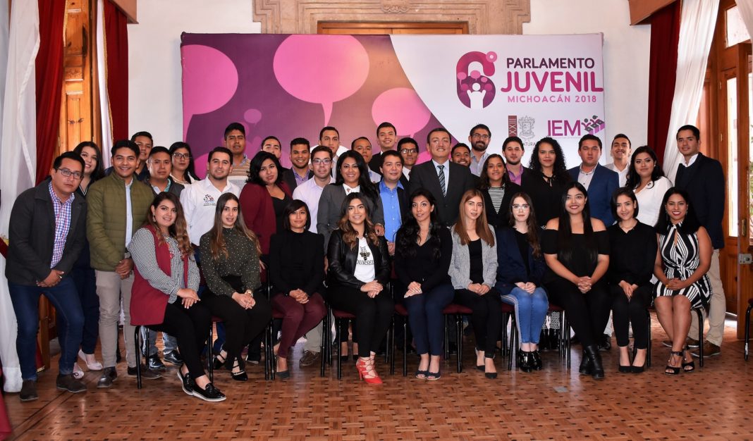 Los jóvenes impulsarán nuevas formas de participación en la democracia: diputados