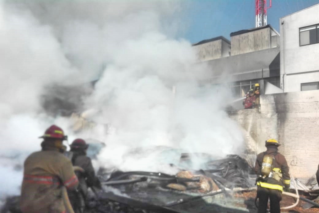 Atiende PC Estatal incendio en bodega en Zamora