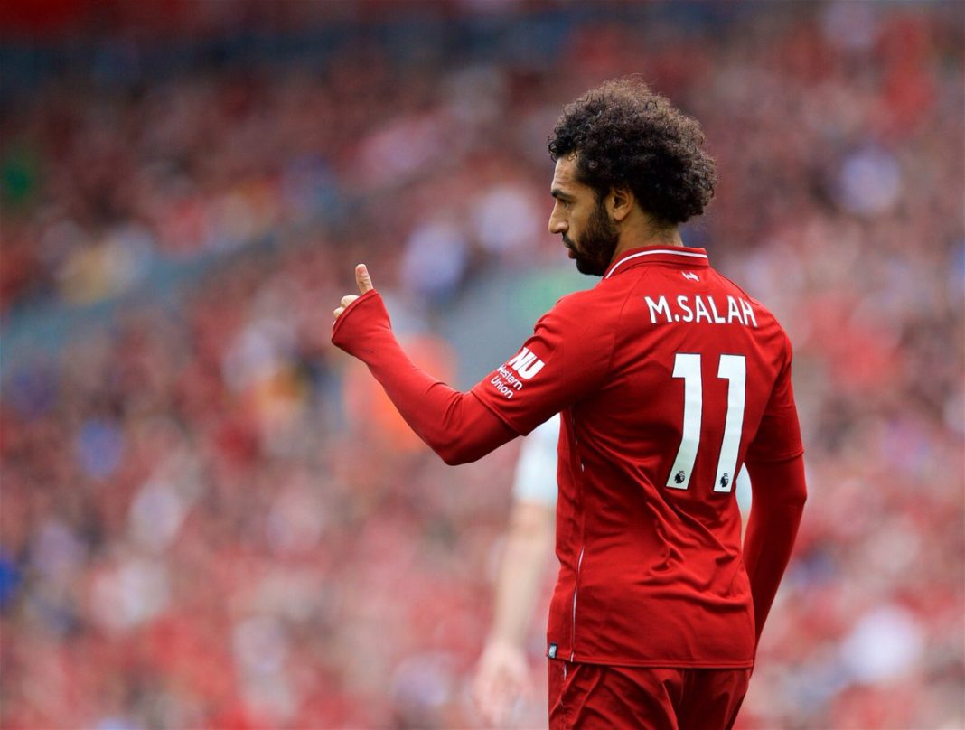 El jugador Salah es denunciado por usar su celular al conducir