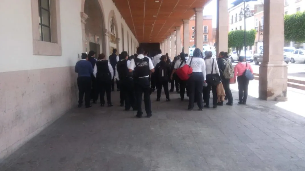 Policías de Morelia exigen pago al ayuntamiento