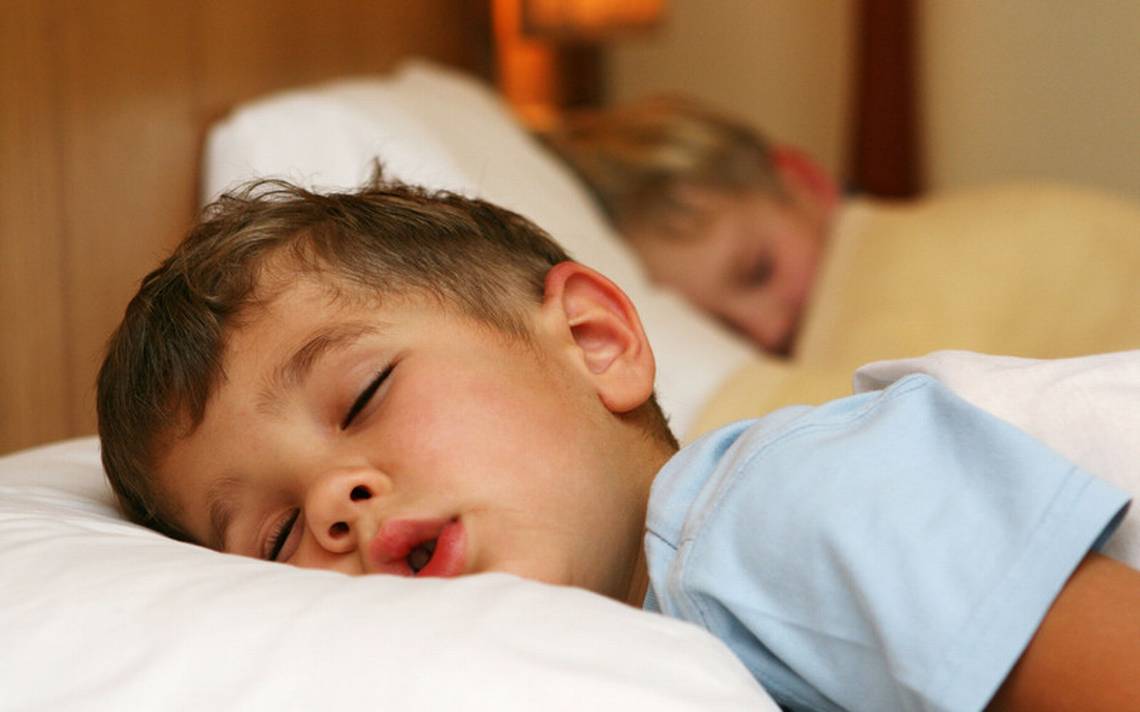 Fundamental dormir bien para el desarrollo de niños: UNAM