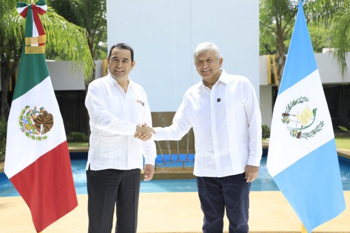 Se reúne AMLO con presidente de Guatemala