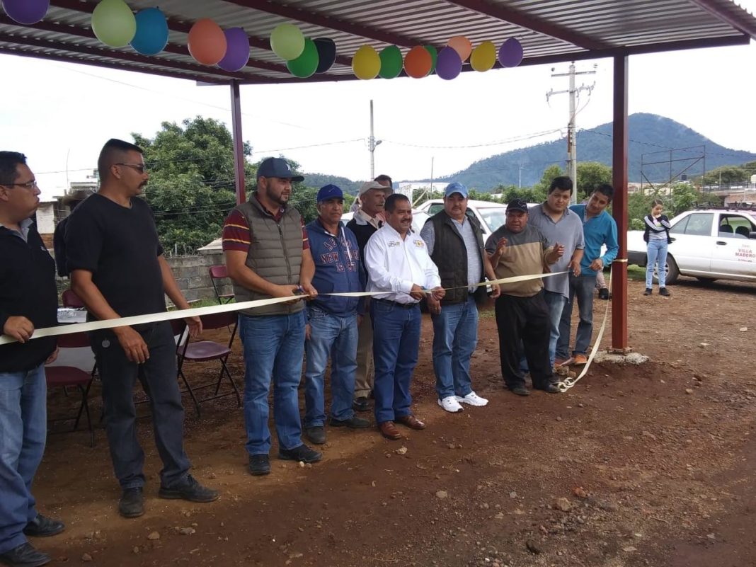 Lupillo Aguilera entrega apoyos e inaugura obras en Villa Madero