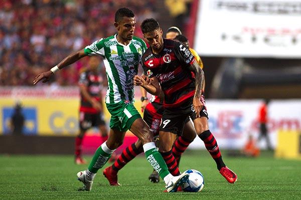 Xolos rescata un punto con 10 hombres