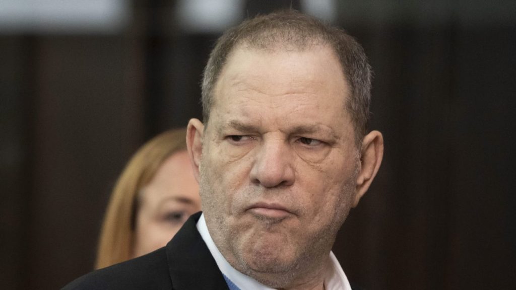 Acusan a Harvey Weinstein de abusar de una menor