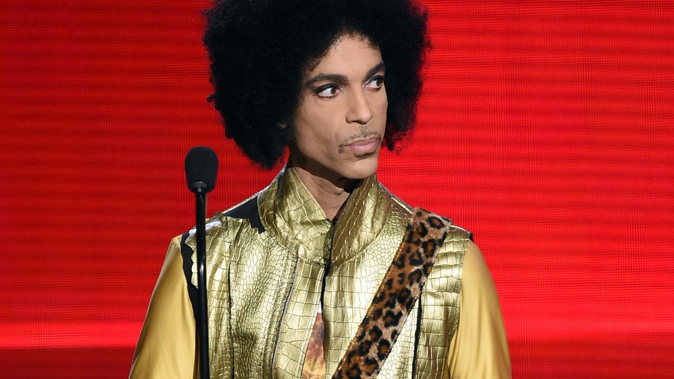 Familiares de Prince demandan al doctor que recetó medicamentos