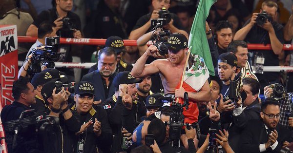 ¡Viva México! ¡Viva el Canelo campeón!