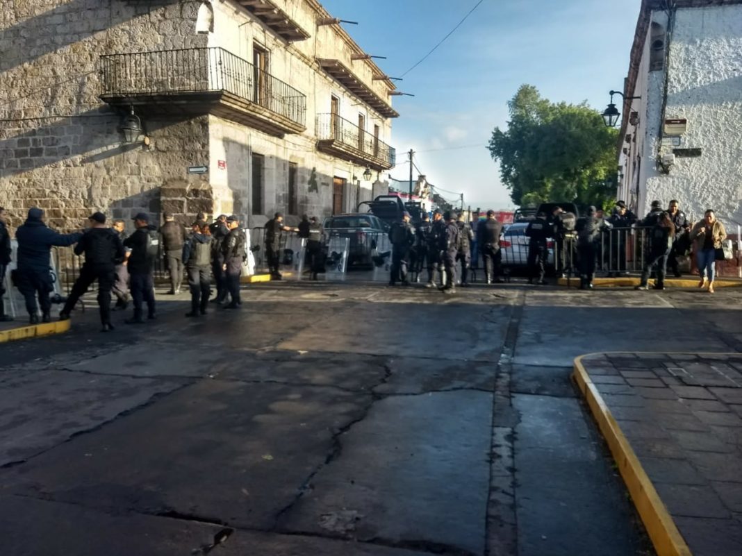 Molesta a ciudadanos cerco de seguridad