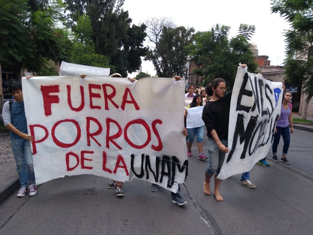 Estudiantes de UNAM Morelia se manifiestan contra porros
